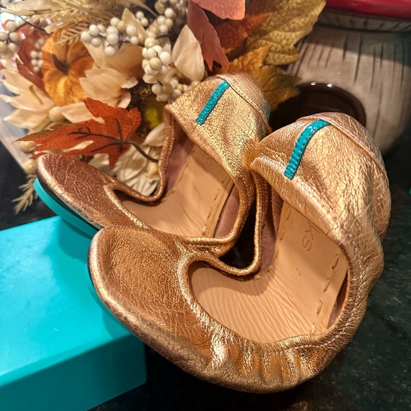 Tieks Rose Gold Glam Size 7. BNIB - Picture 2 of 8
